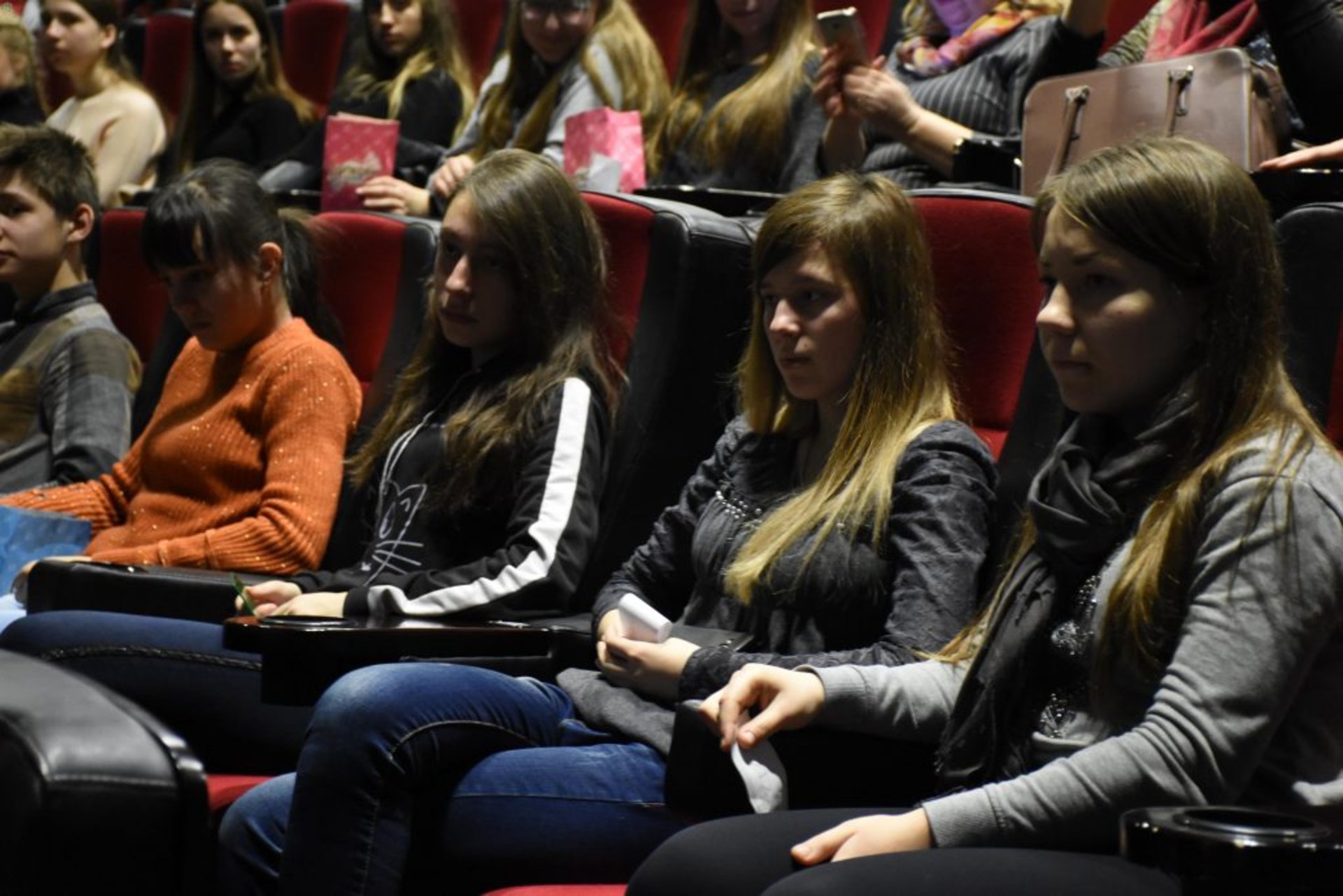 Для молоді Львівщини організували показ фільму «Небесна сотня»