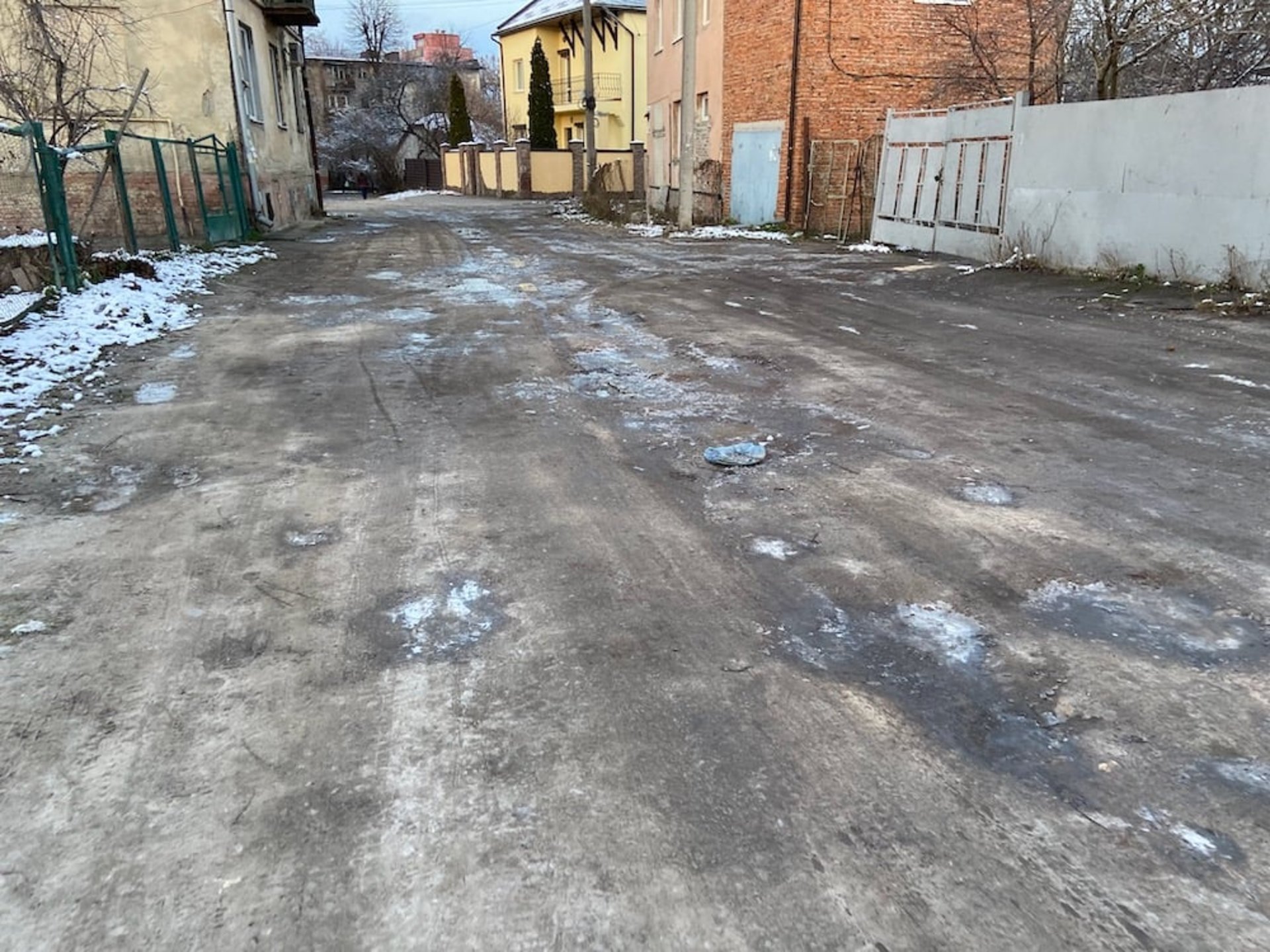 Вулиця Корінна у Львові. Фото із спільноти Гаряча лінія міста Львова