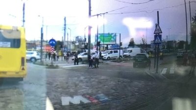 У Львові біля вокзалу затримали автомобіль (ФОТО)
