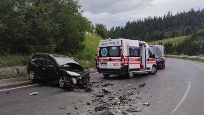 У горах на Львівщині не розминулись автомобілі
