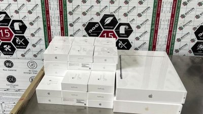 Українські митники збагатились гаджетами Apple