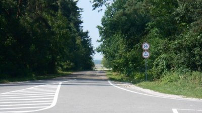 До уваги водіїв: на автодорогах області встановлюють обмежувальні дорожні знаки