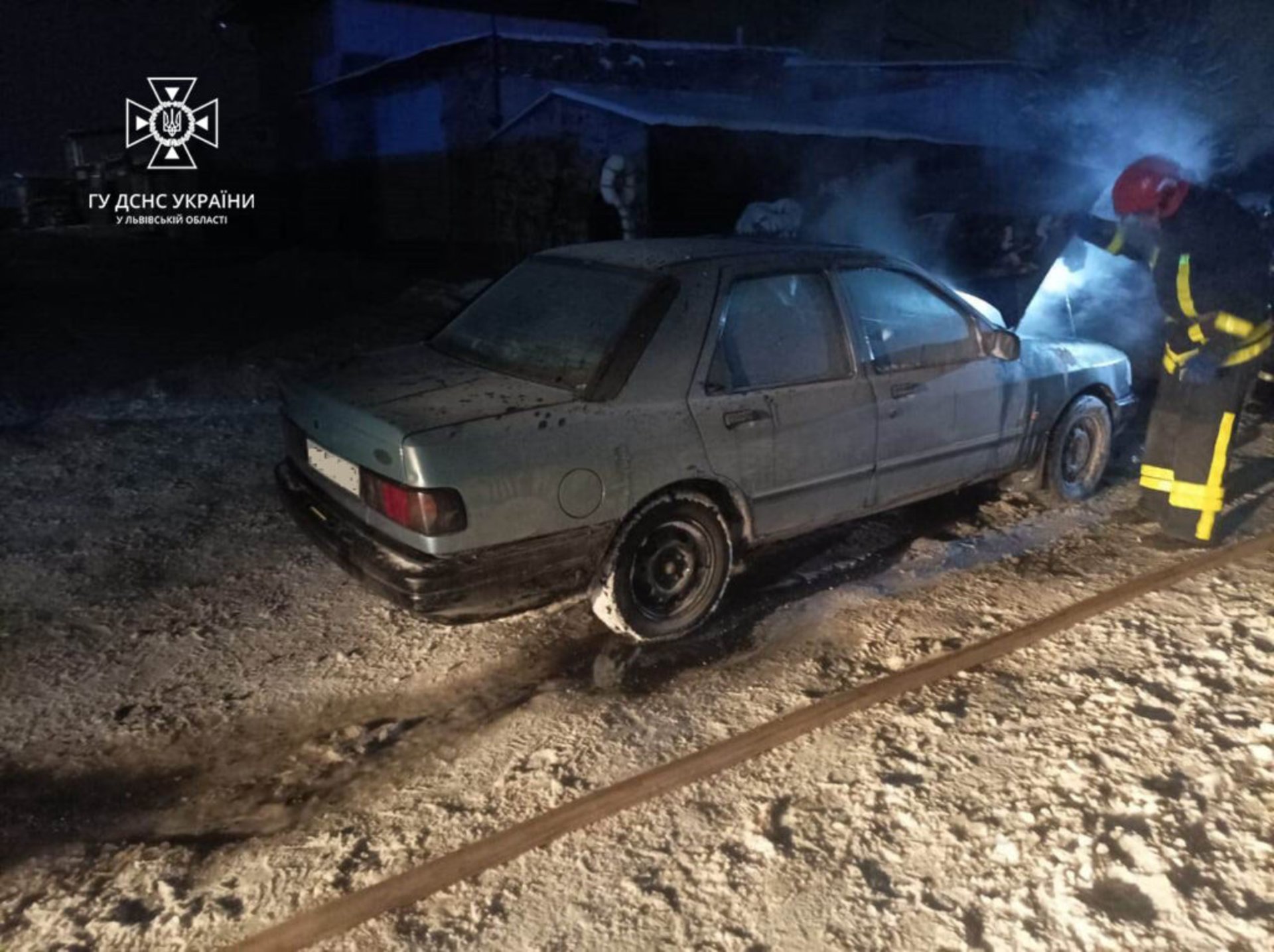 На Львівщині під час руху загорівся автомобіль