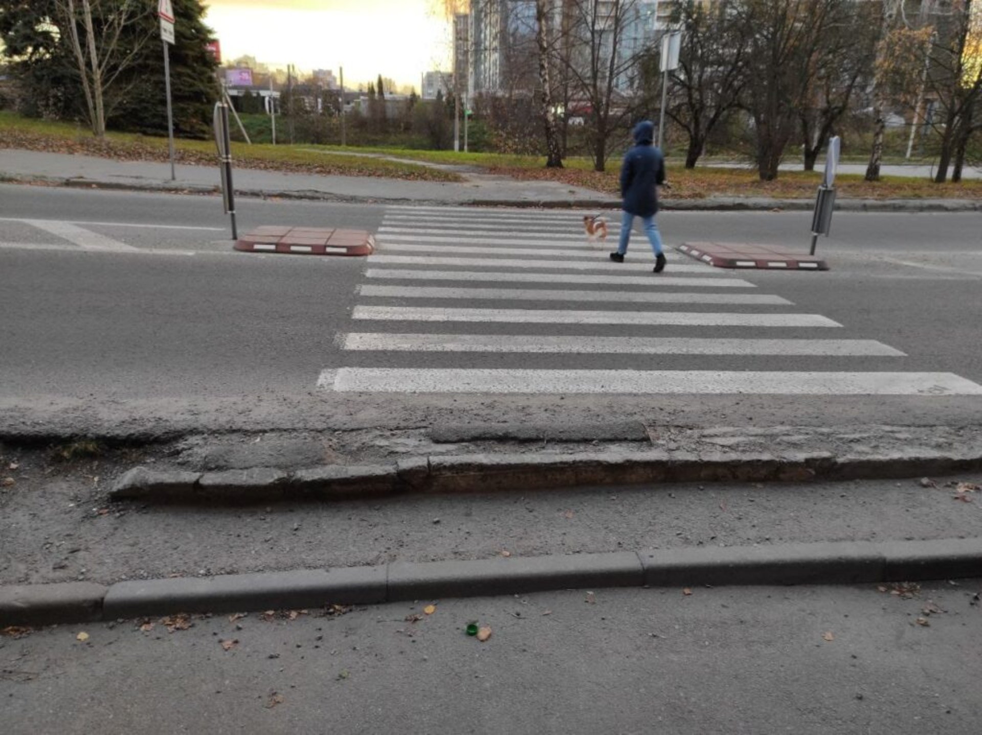 У Львові облаштували острівці безпеки на пішохідному переході, фото Зручне місто