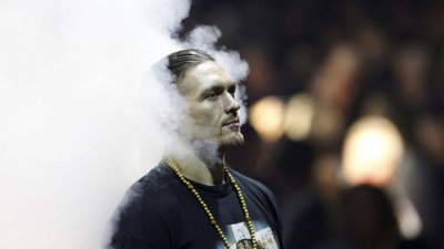 Боксер Усик хоче стати священиком