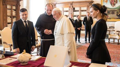 Зеленський подарував Папі Римському Франциску архівний документ з Національного музею Львова імені Андрея Шептицького