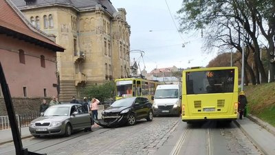 У Львові внаслідок наїзду «Міцубіші» травмована жінка-пішохід