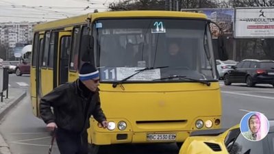 У Львові дідусь катається на спортивному автомобілі (ВІДЕО)