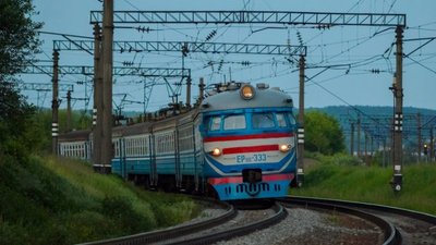 «Укрзалізниця» призначила додатковий приміський поїзд Львів - Красне