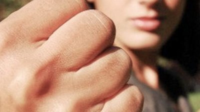 У Винниках жінка з чоловіком на вулиці влаштували побоїще