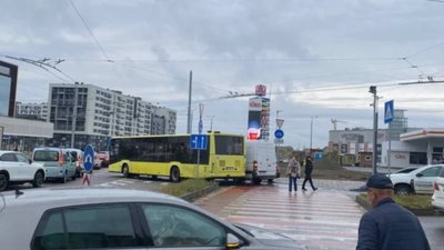У Львові на кільці сталась аварія (ВІДЕО)