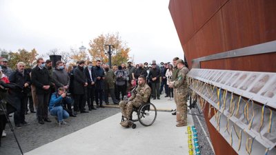 У Львові вшанували пам’ять Героїв України на Меморіалі Небесної Сотні (ФОТО)