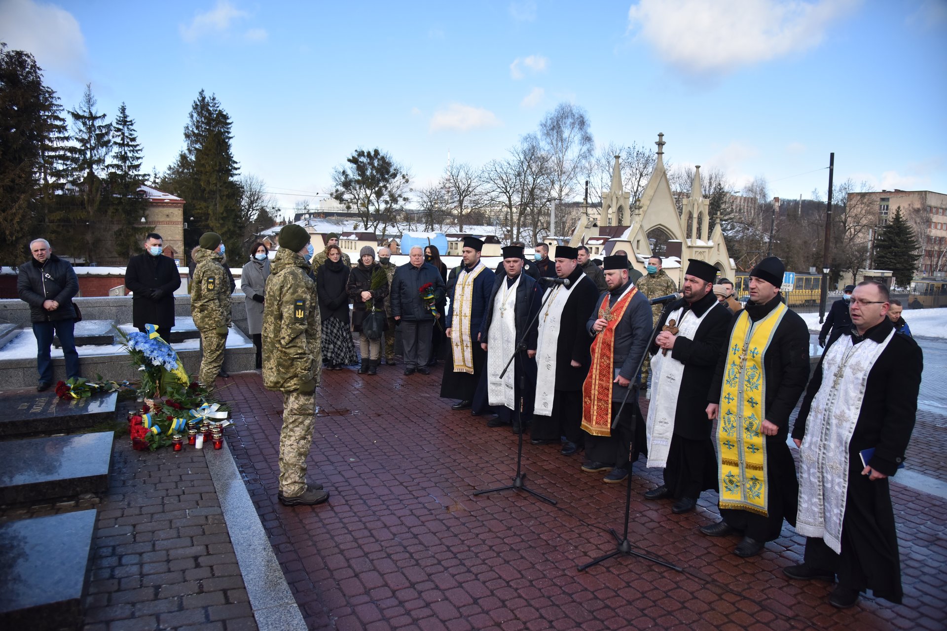 На Личаківському цвинтарі відбулася панахида за полеглими у бою під Крутами