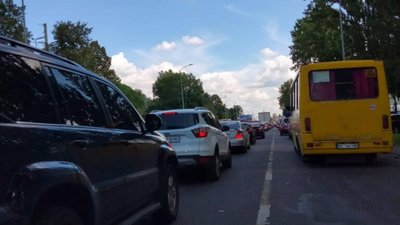 У Львові на вулиці Липинського зупинився рух транспорту (ФОТО)