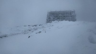 У високогір'ї Карпат випало понад пів метра снігу: туристів просять не підніматися в гори