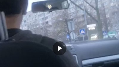 У Львові водій таксі накинувся на двох дівчат (ВІДЕО)