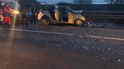 У Зимній Воді автомобіль не розминувся із автобусом (ФОТО, ВІДЕО)
