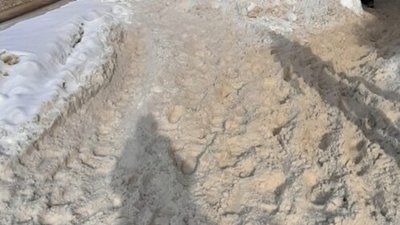 У Львові на вулиці Сахарова досі не розчистили тротуари (ФОТО)