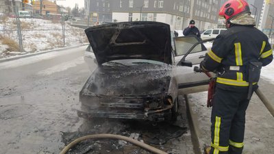 У Львові горіли два автомобілі (ФОТО)