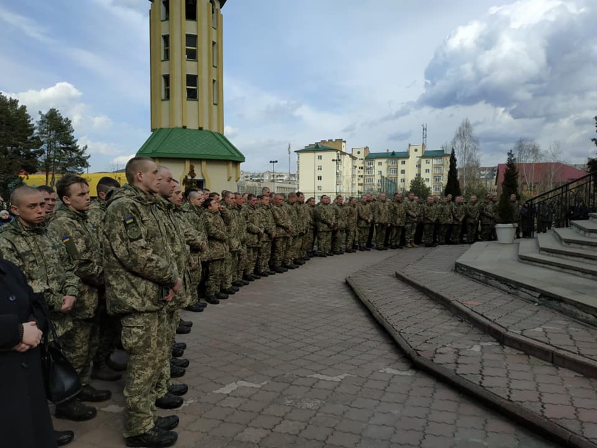У Новояворівську прощаються з Героєм України Богданом Слободою. Фото: Яворівська РДА.