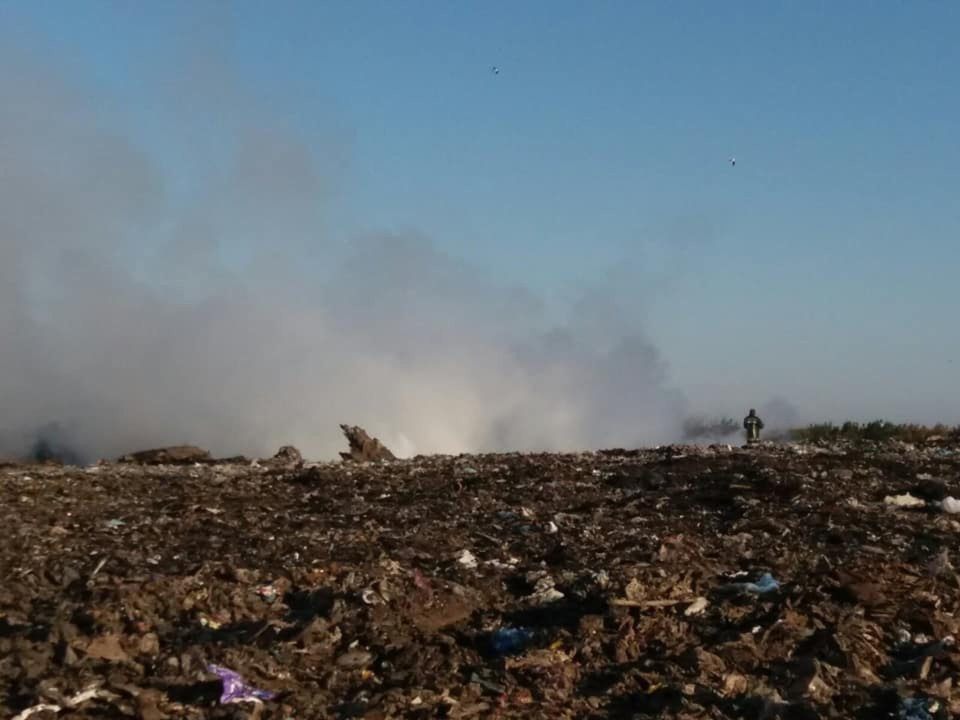 Поблизу Новояворівська знову горить сміттєзвалище. Фото: Андрій Шумський.