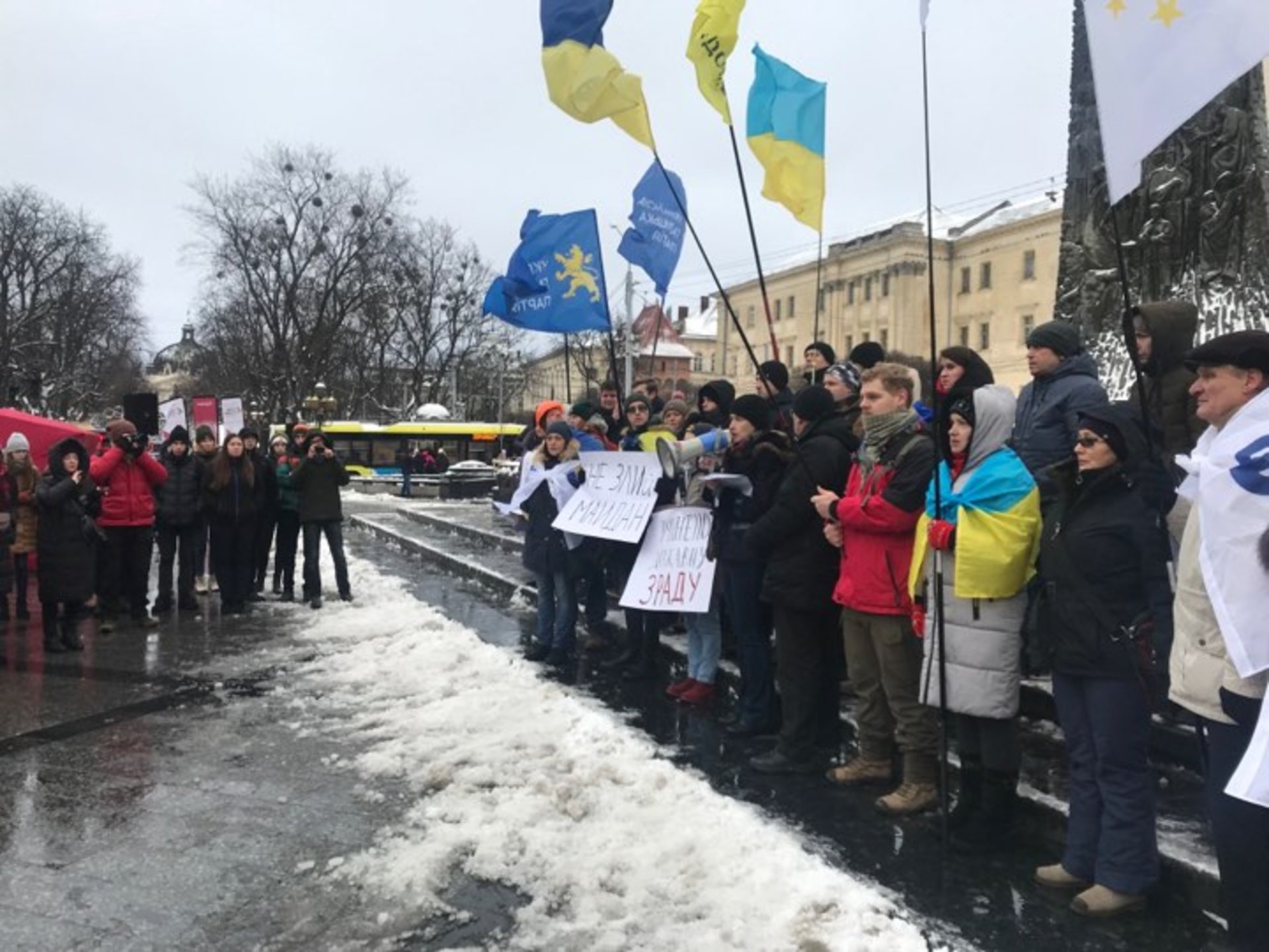 У центрі Львова триває акція проти звільнення екс-беркутівців. Фото: "Четверта студія".