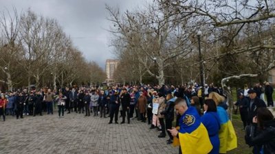 У Херсоні люди знову вийшли на мітинг (ВІДЕО)