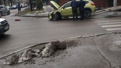 У Львові через халатність комунальників сталась аварія (ФОТО)