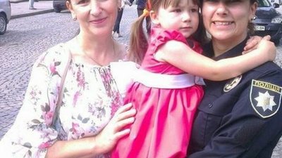 Поранена львівська поліцейська йде на покращення