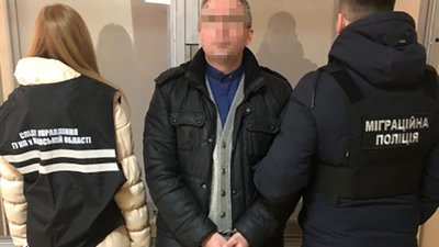 У Львові взяли під варту священника, який розбещував власну доньку