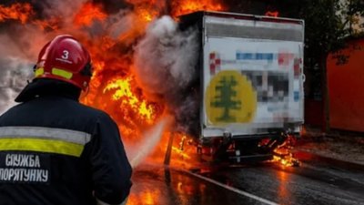 У Львові під час руху загорілася вантажівка