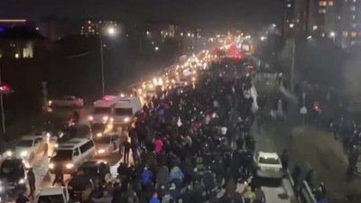 У Казахстані поліцейські переходять на бік народу (ФОТО, ВІДЕО)