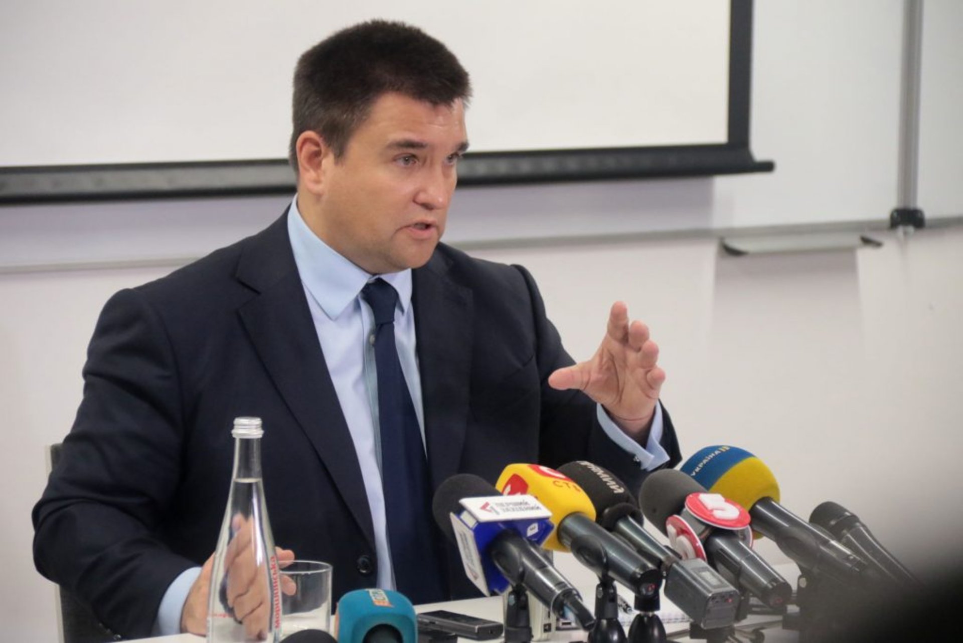 Прес-конференція Міністра закордонних справ України Павла Клімкіна