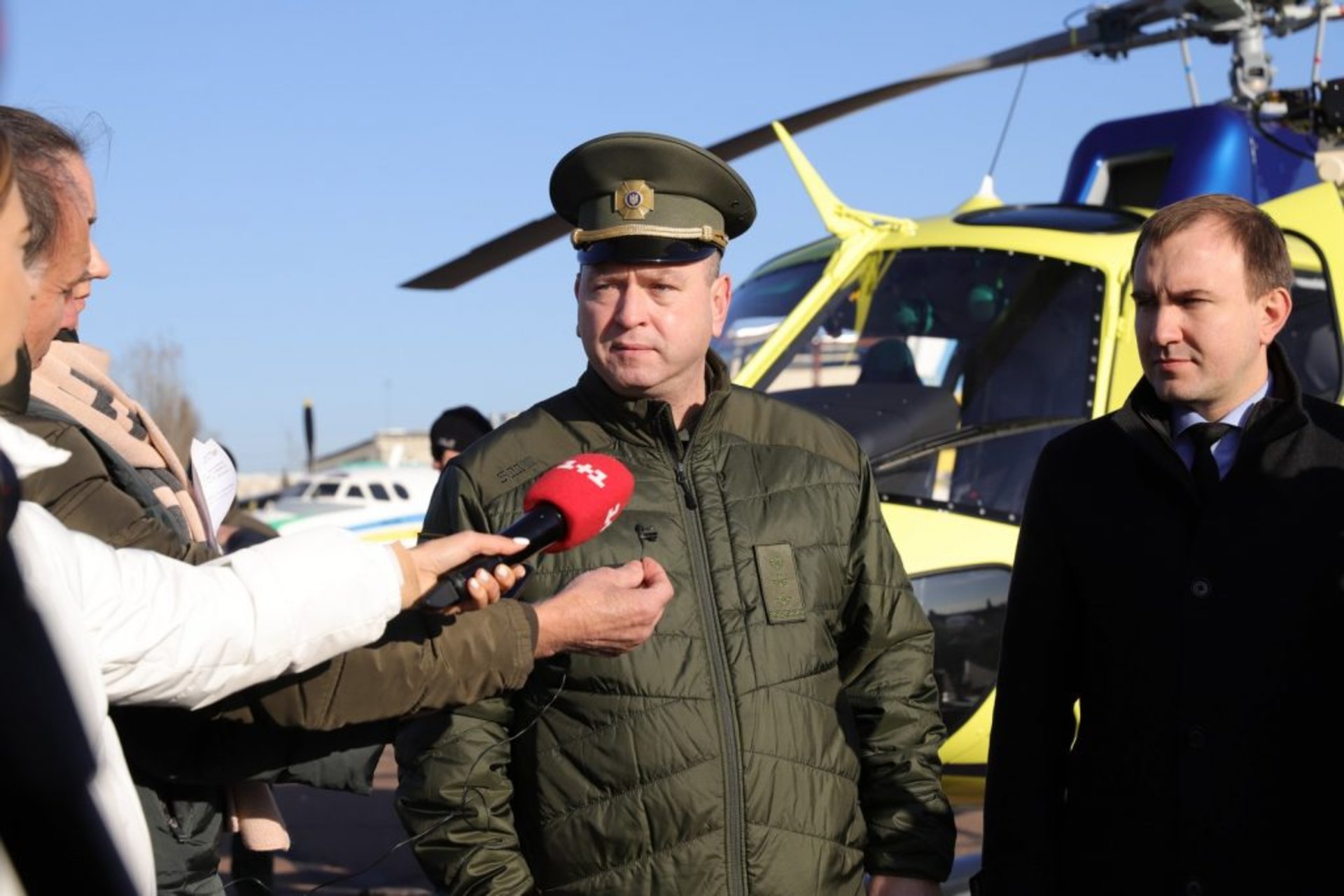 Україна отримала від Франції два гелікоптери Airbus H125. Фото ДПСУ