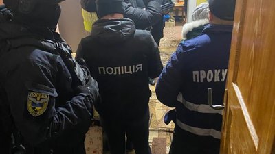 У Самборі 53-річний чоловік розповсюджував наркотики (ФОТО)