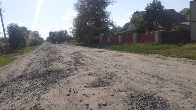 На Волині жителі двох сіл за власні гроші ремонтують дороги (ВІДЕО)