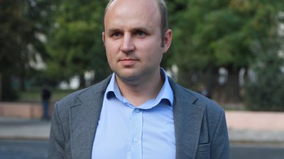 Частину бруківки із вулиці Степана Бандери заберуть у невідомому напрямку