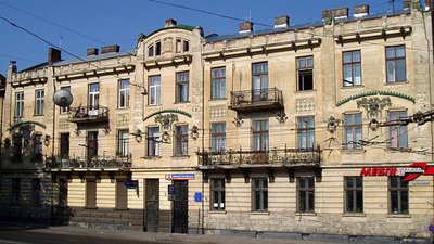 Двоє шахраїв "здавали" переселенцям неіснуючі квартири на заході України (ВІДЕО)