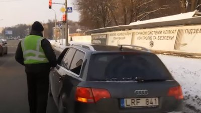 В Україні водіям на "євробляхах" почали виписувати штрафи (ВІДЕО)