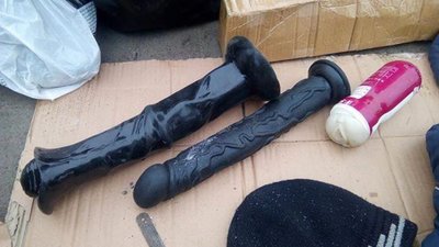Як у Львові на Привокзальному продають фалоімітатори (ФОТО)