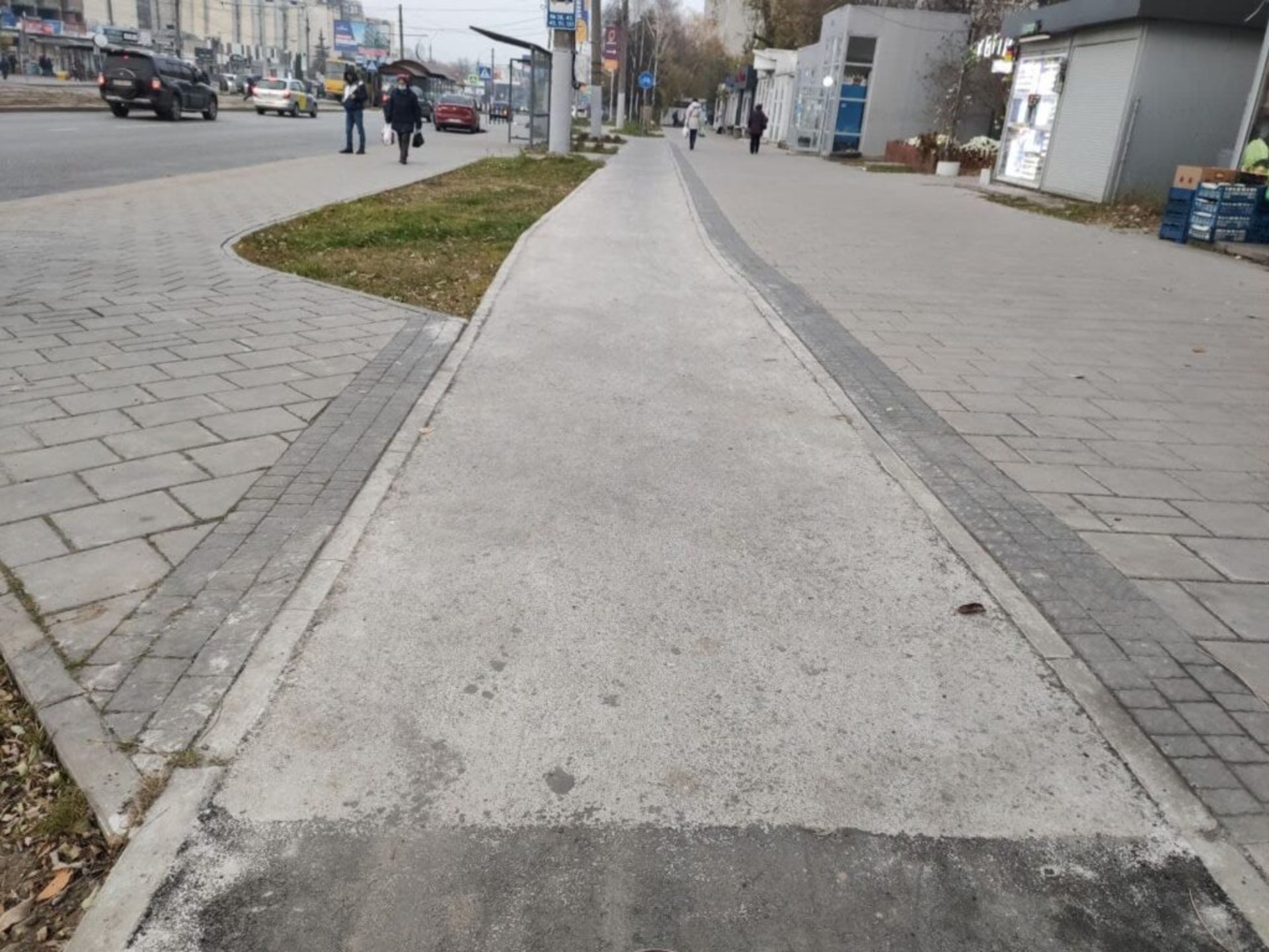У Львові на вулиці Княгині Ольги завершили будівництво велодоріжки, фото ЛАВ