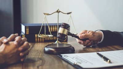 Чиновниця Львівської міськради придумала для «ухилянтів» схему втечі за кордон