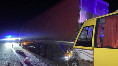 На Львівщині автобус з військовими потрапив у аварію (ВІДЕО)