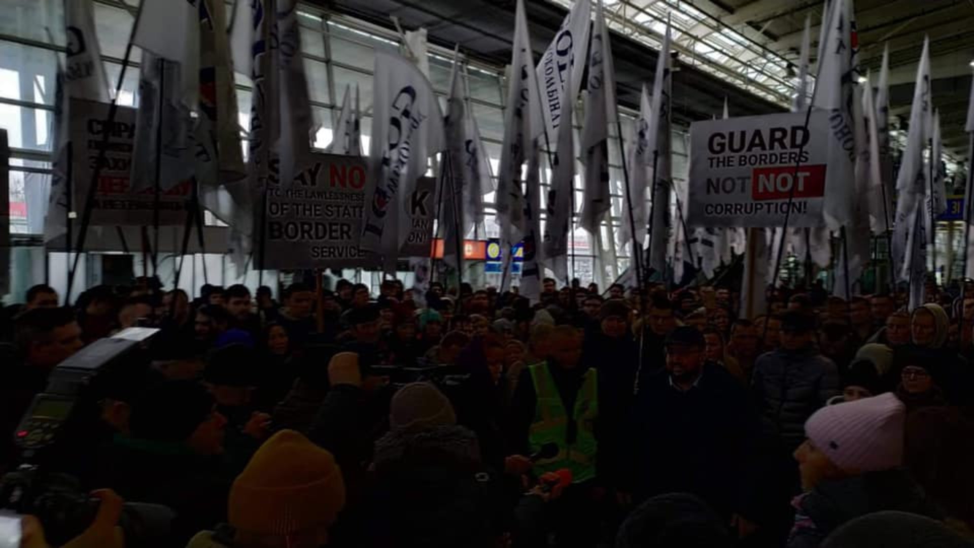В аеропорті "Львів" триває акція протесту. Фото Варта-1