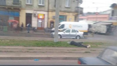 У Львові біля Привокзального ринку ожив «труп»