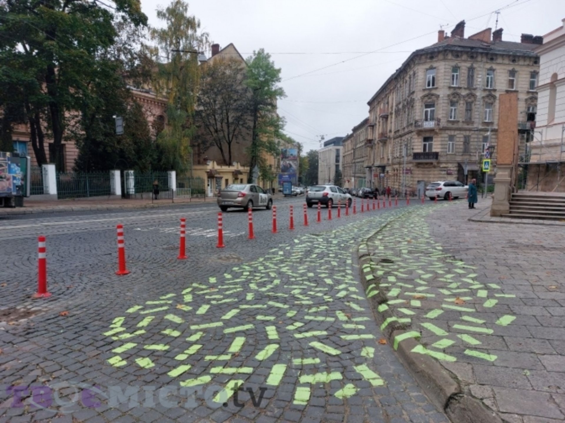 Розкрито таємницю зелених «міток» у Львові: що вони означають