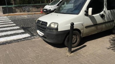 У Львові просять навести лад із паркуванням на Листопадового Чину (ФОТО)