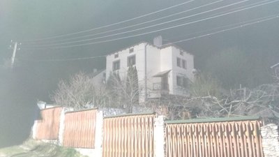 На Яворівщині вигоріла триповерхова дача (ФОТО)