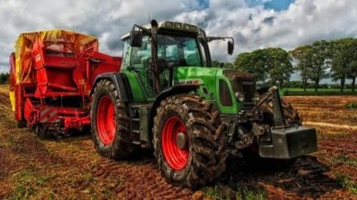 На Львівщині понад 70 аграріїв отримали кошти для оновлення машинно-тракторного парку