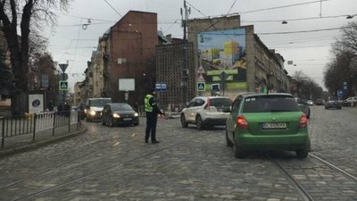 У центрі Львова частково перекритий рух транспорту